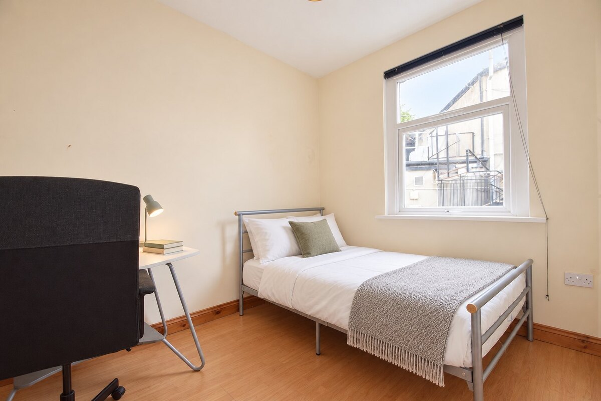 Minny Street