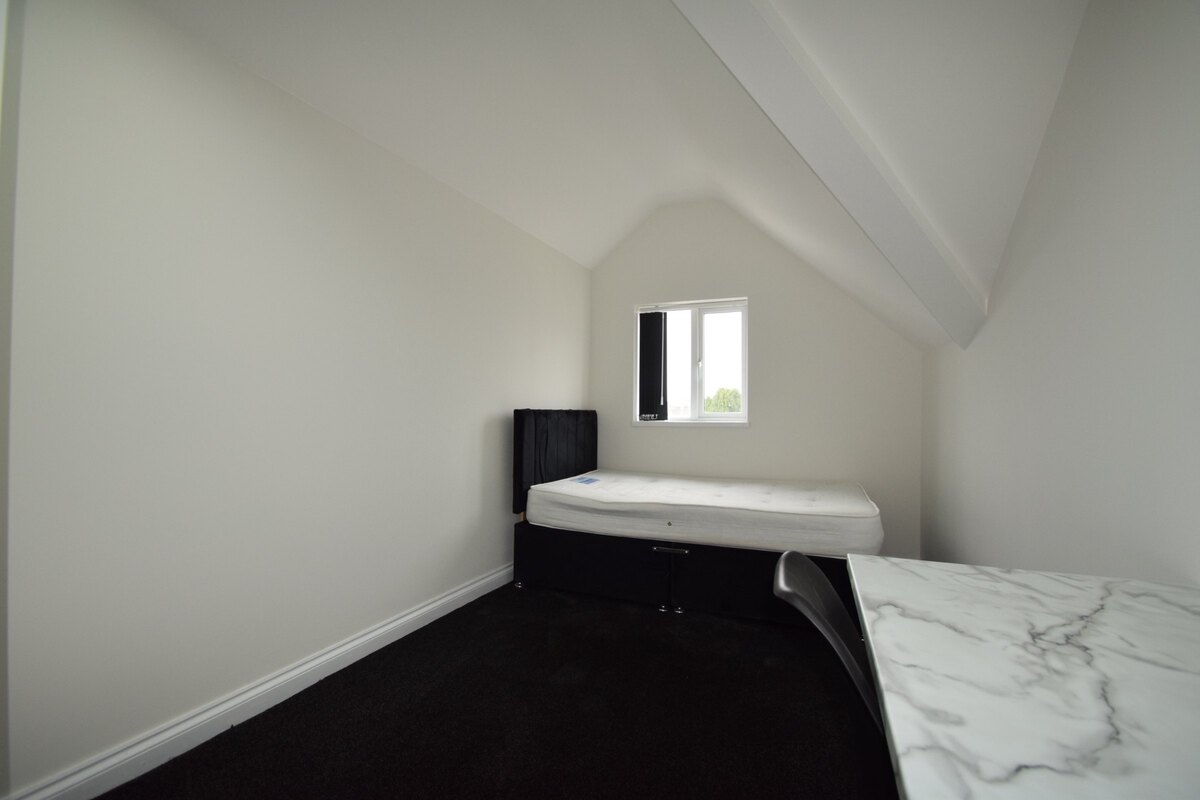 Woodville Road, Flat 3